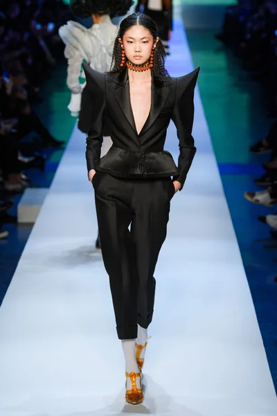 Look 16
